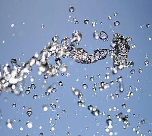 English: A shower of water diamonds.