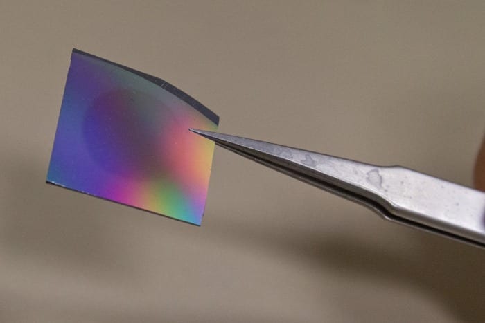 UPC researchers have discovered a technique to produce cheaper and more flexible multiple thin crystalline silicon wafers
