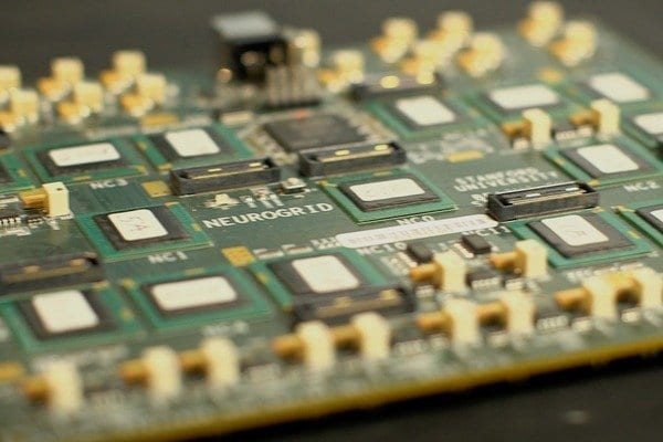 Stanford bioengineers create circuit board modeled on the human brain