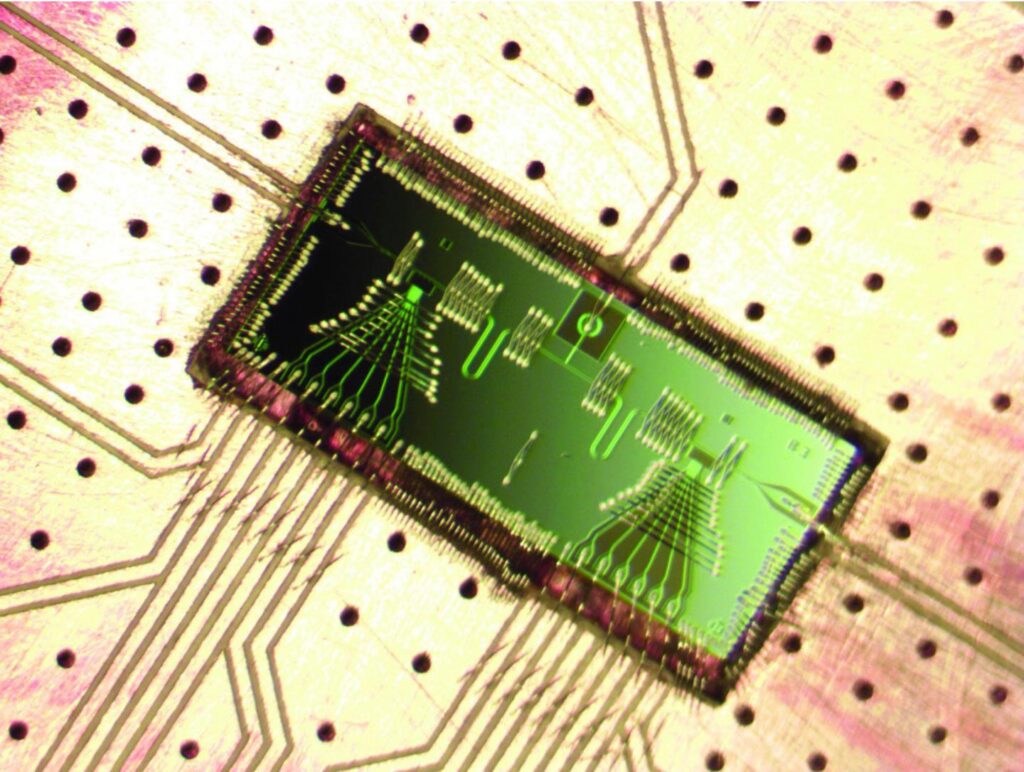 Rice-sized laser, powered one electron at a time via phys.org