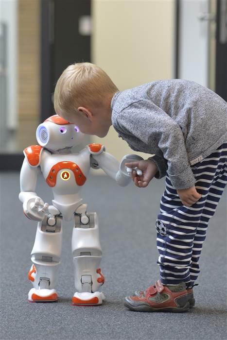 Robots Might Be Able to Help Germany Integrate Refugee Kids