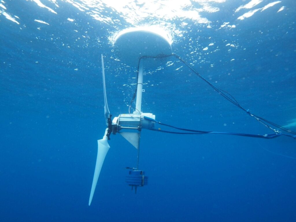 The Quantum Wave Microscopy Unit conducted towing experiment at sea to test the prototype of the ocean-current turbine.