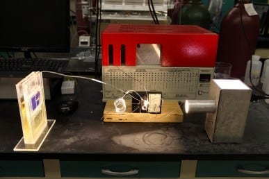 Photosynthetic solar cell captures atmospheric CO2 and sunlight, produces burnable fuel