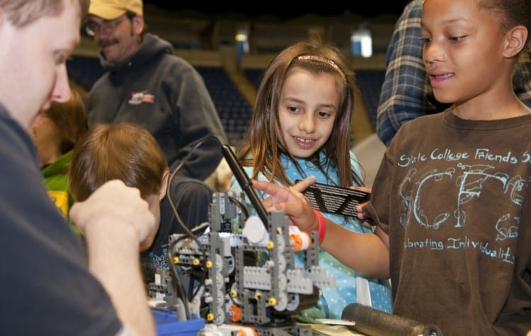 Increasing STEM interest among young girls through early interaction with computers and robots