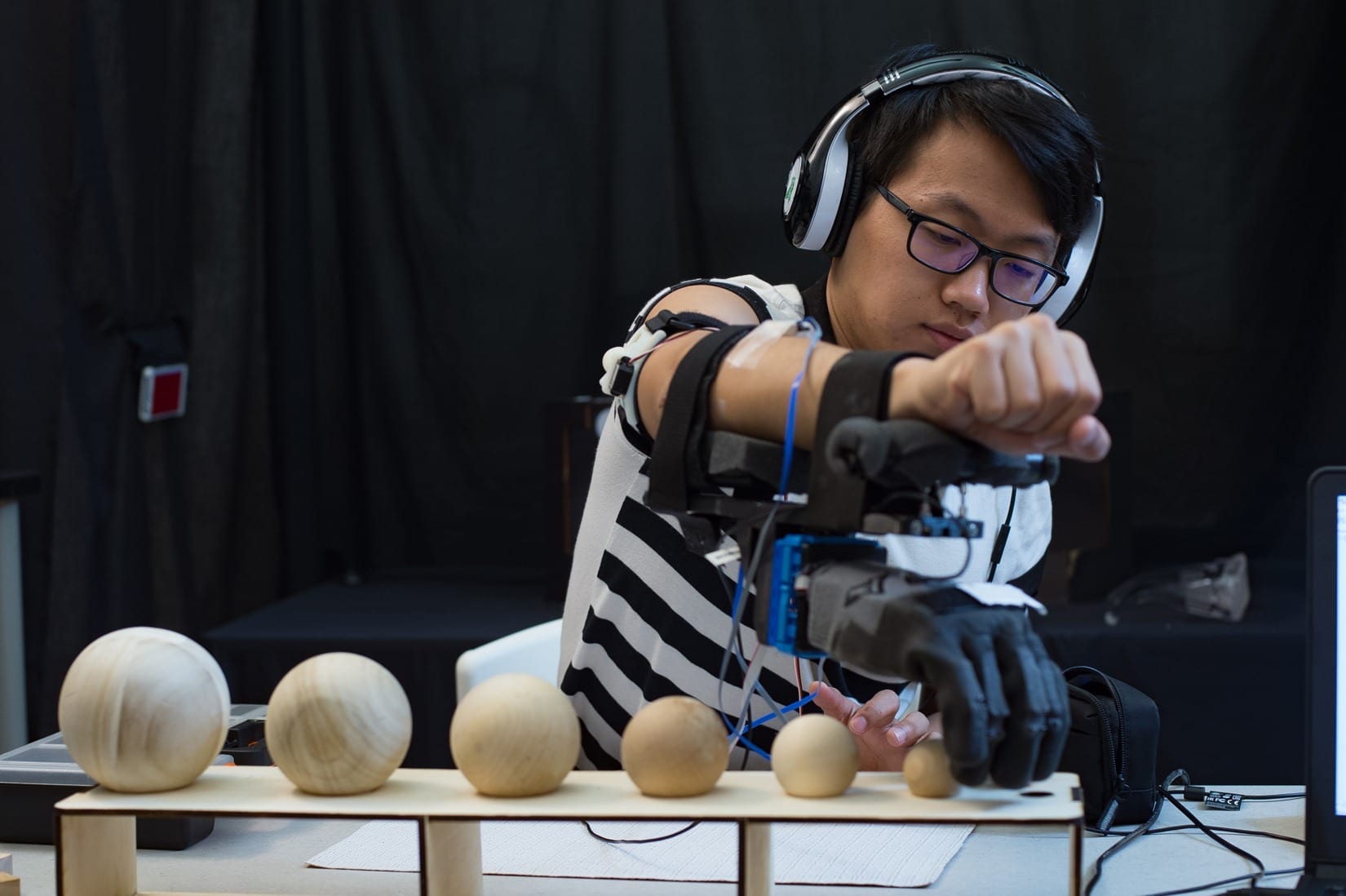 Tactile feedback adds ‘muscle sense’ to prosthetic hand