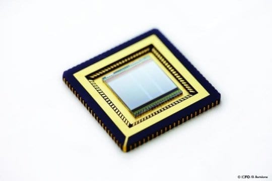 First inexpensive graphene-quantum dot based CMOS integrated camera capable of imaging visible and infrared light at the same time