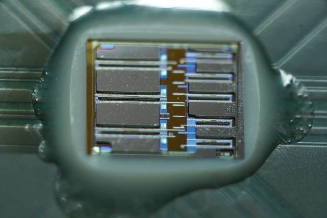 New optoelectronic chip could cut data center energy usage by 30 to 50 percent