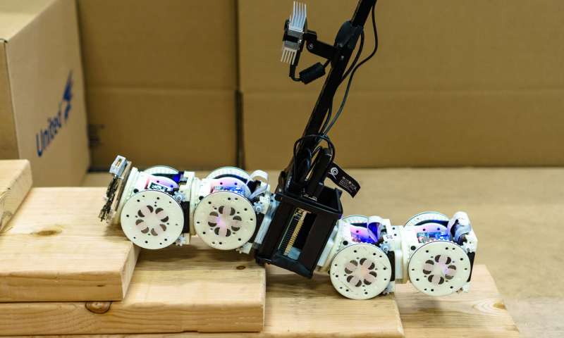 For the first time shape-shifting robots can perceive surroundings and make decisions