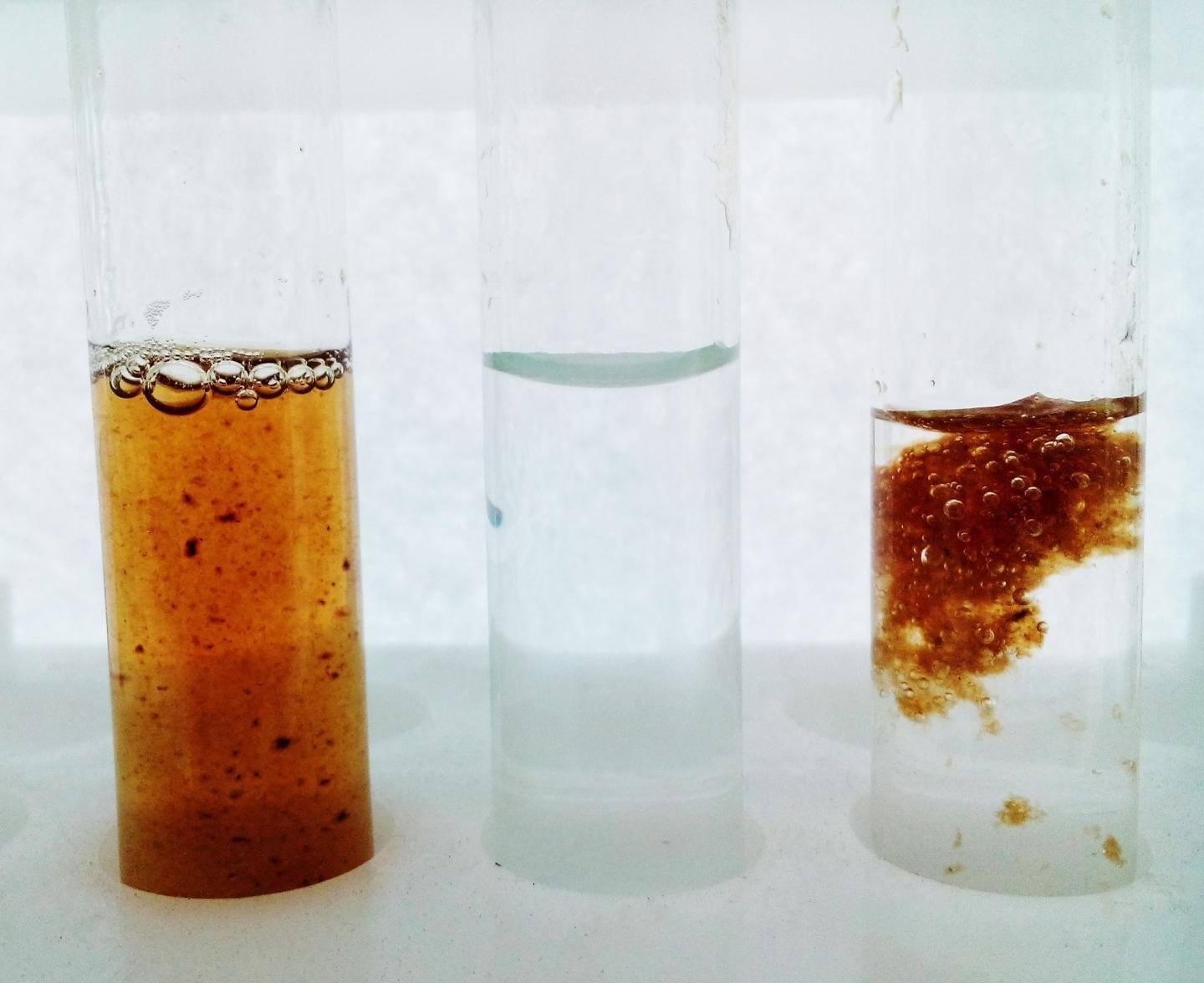 Using inexpensive graphene to purify water