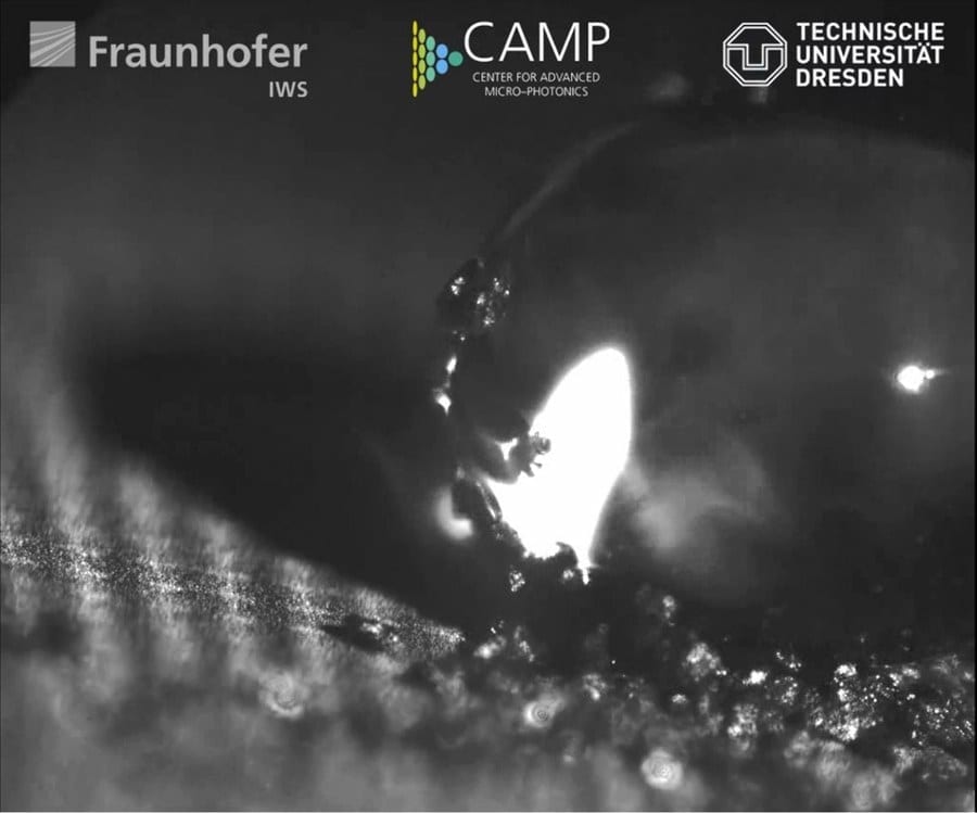 Water drops do not adhere to the self-cleaning aluminium surface. The latter has been functionalized by a team of “CAMP” scientists using direct laser interference patterning (DLIP).
Credit: Fraunhofer IWS Dresden
