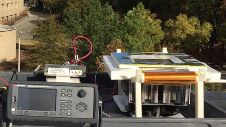 Dual-mode heating and cooling device testing system for solar building climate control.