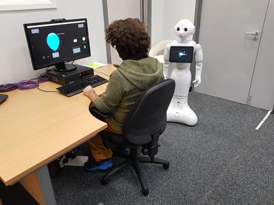 Could robots encourage risk-taking behaviour in humans?