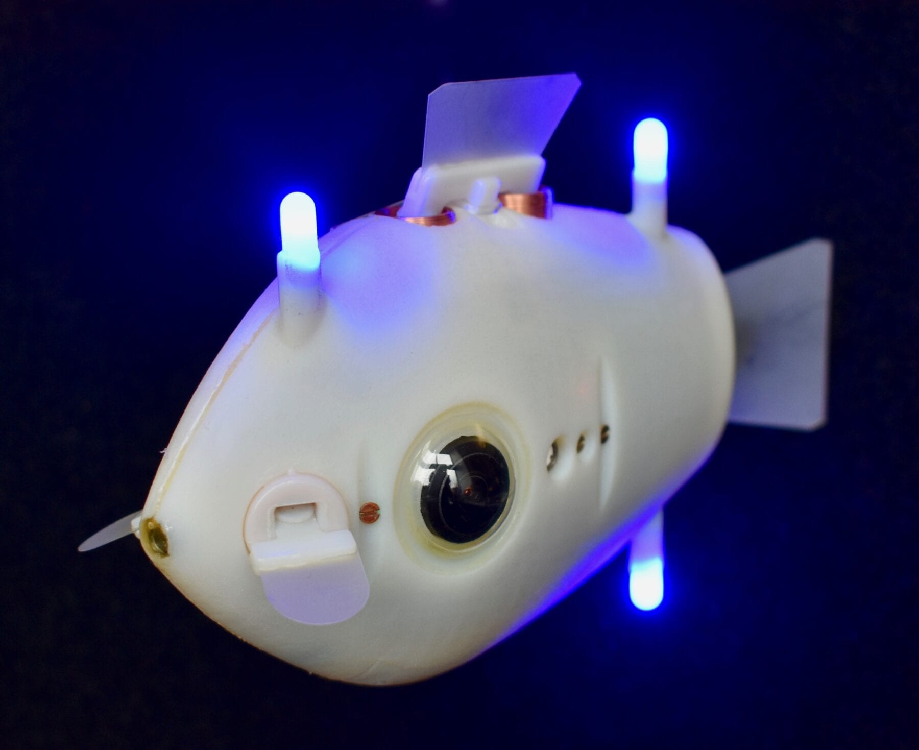 These fish-inspired robots can synchronize their movements without any outside control. Based on the simple production and detection of LED light, the robotic collective exhibits complex self-organized behaviors, including aggregation, dispersion and circle formation. (Image courtesy of Self-organizing Systems Research Group)