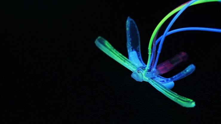An electronics-free entirely soft robot shaped like a dragonfly could monitor environmental conditions