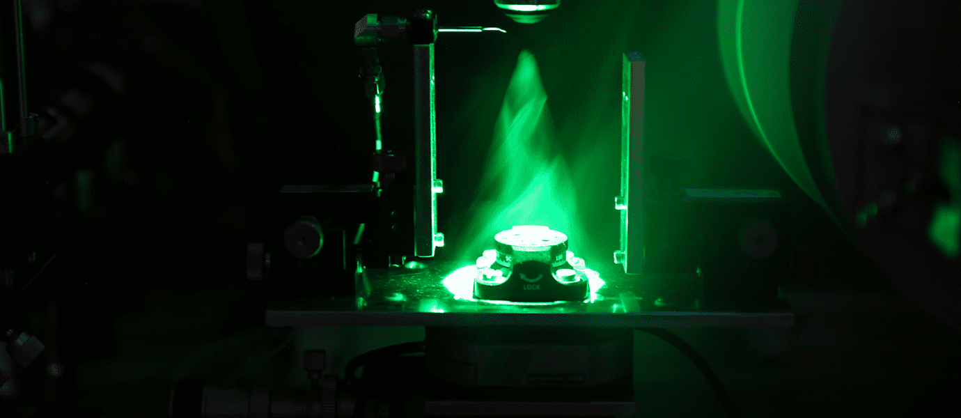 Magneto-optical microscope used for imaging spin waves in a Fabry-Pérot resonator