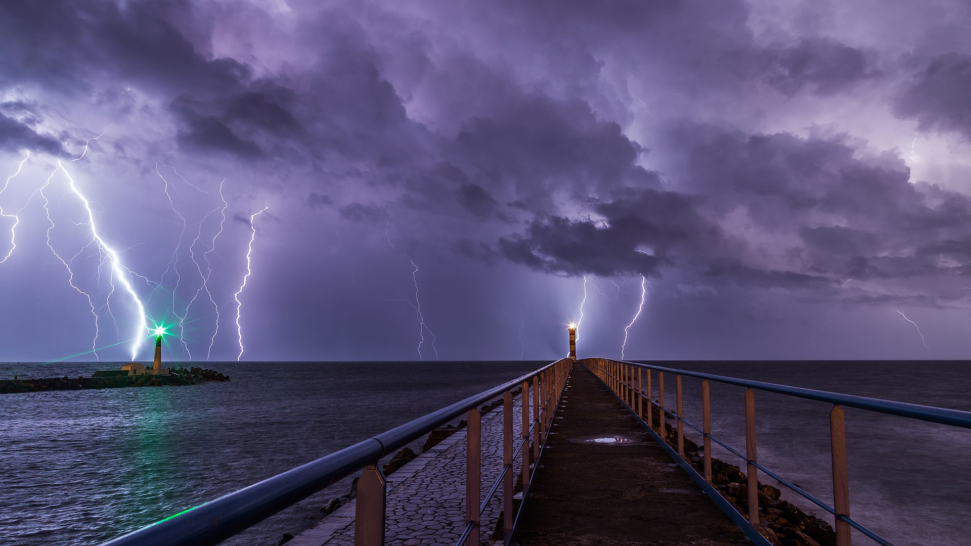 By Maxime Raynal from France - Orage PLN, CC BY 2.0,