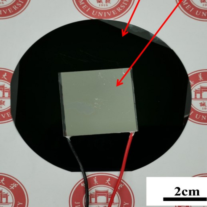 The new self-powered thermoelectric generator device uses an ultra-broadband solar absorber (UBSA) to capture sunlight, which heats the generator. Simultaneously, another component called a planar radiative cooling emitter (RCE) cools part of the device by releasing heat. CREDIT Haoyuan Cai, Jimei University